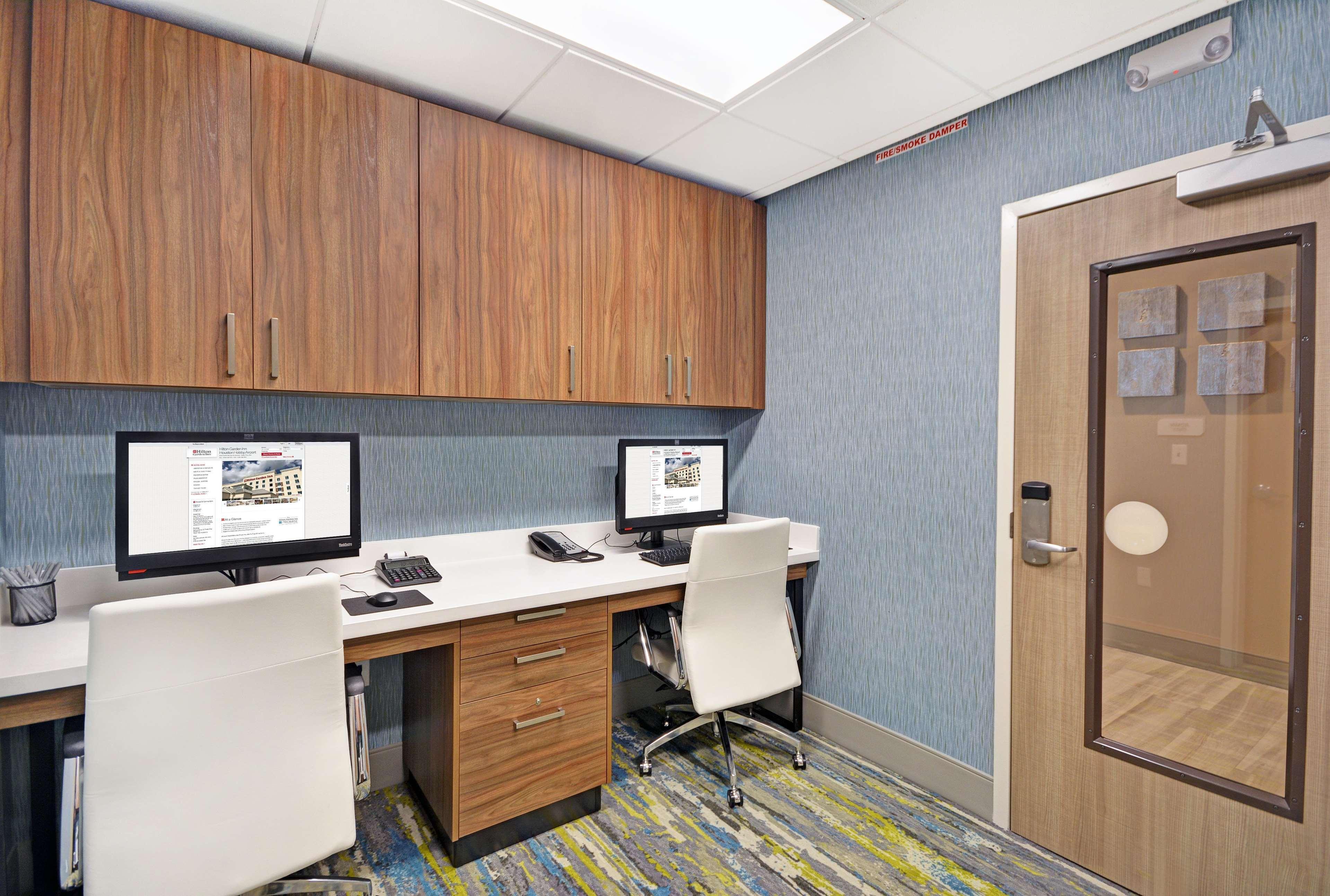Hilton Garden Inn Houston Hobby Airport Exterior photo
