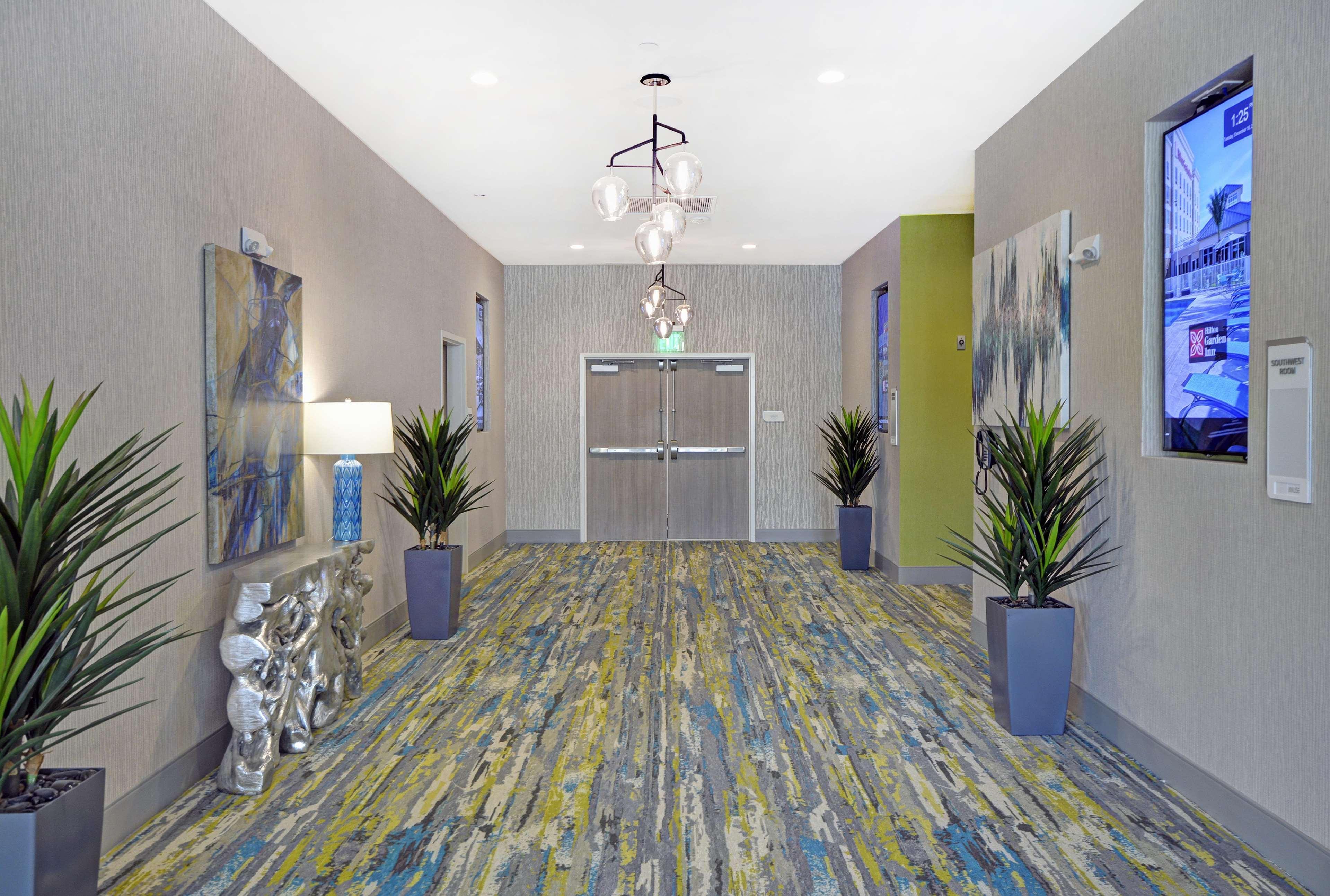 Hilton Garden Inn Houston Hobby Airport Exterior photo