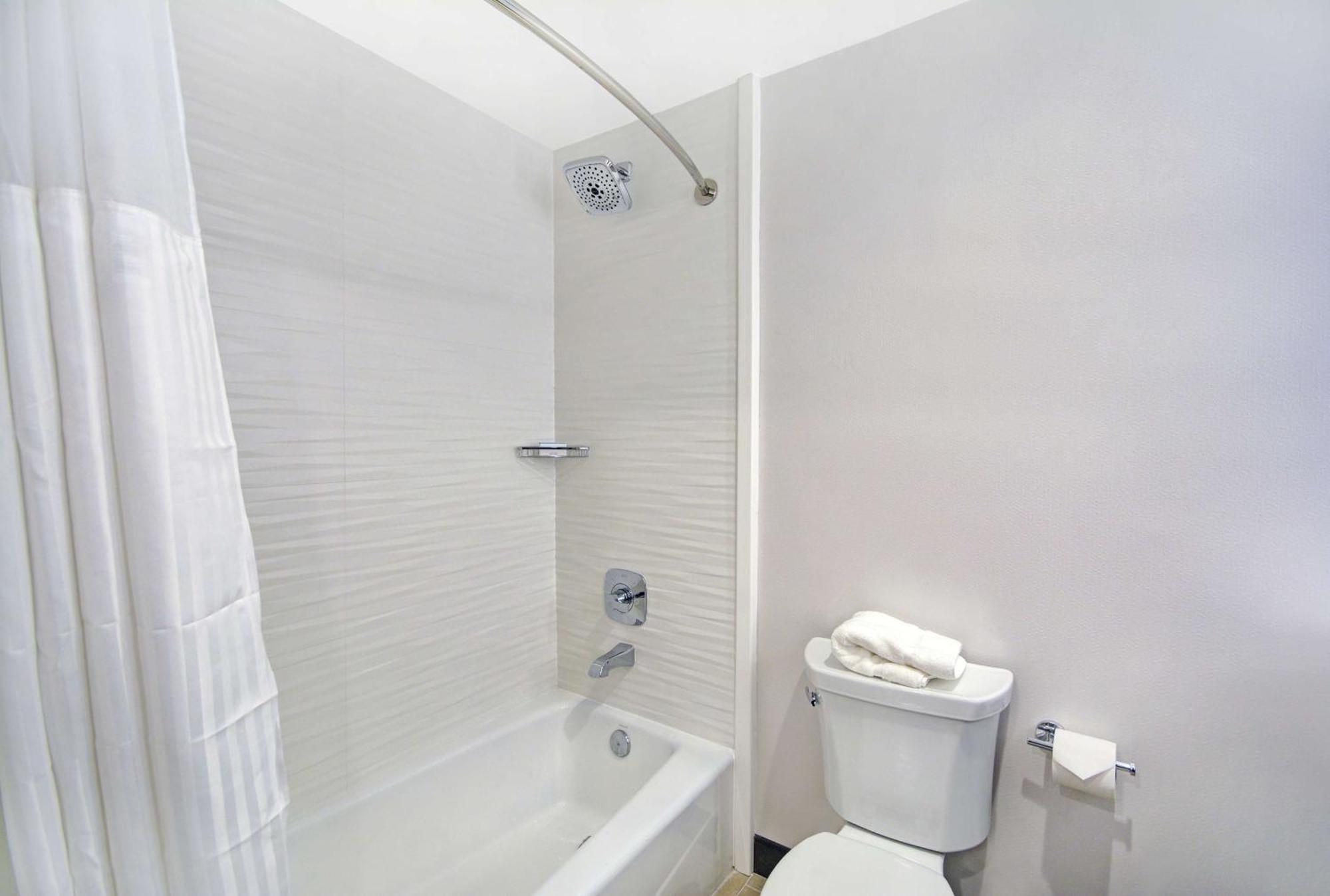 Hilton Garden Inn Houston Hobby Airport Exterior photo